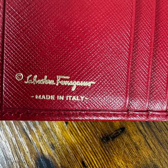 Rare Salvatore Ferragamo "Love" Compact Wallet Red Leather - Picture 6 of 16